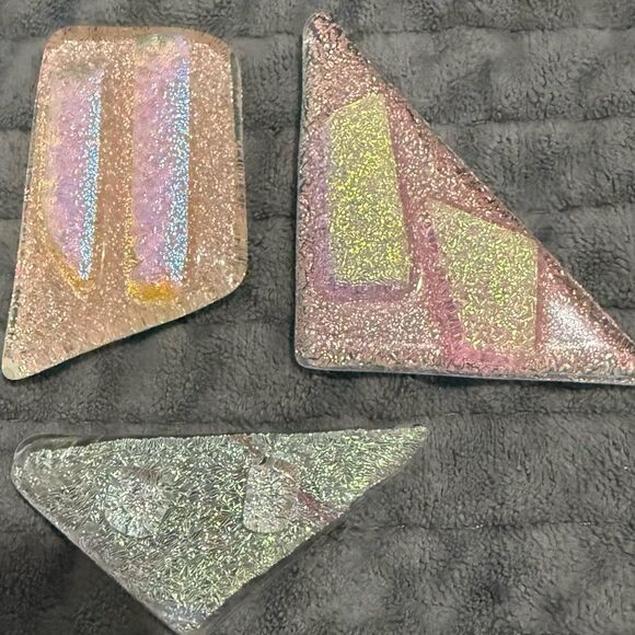 Set of 3 Dichroic Glass Triangle Cabochons – Iridescent Pink, Gold & Silver - Picture 7 of 17